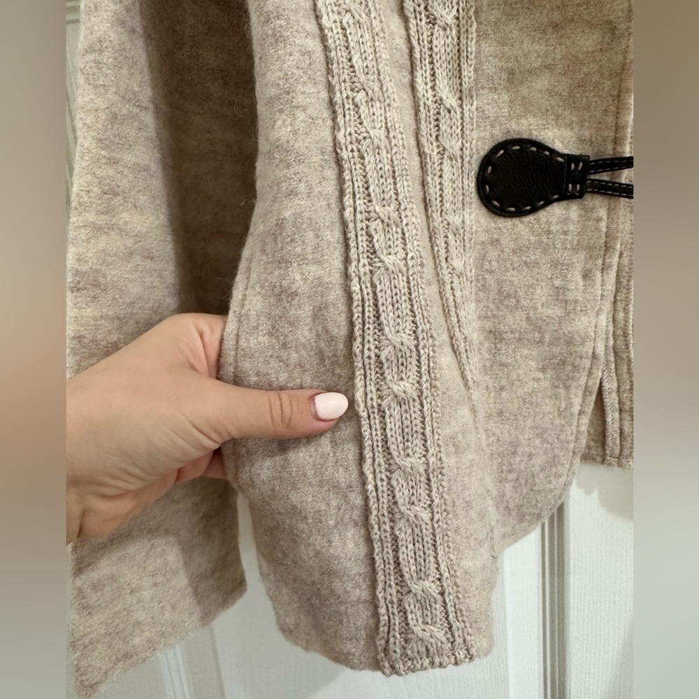 VENARIO Dina Duffle Coat 100% Wool Jacket Size M Beige Equestrian NWOT Knit‌‌ - Picture 8 of 9